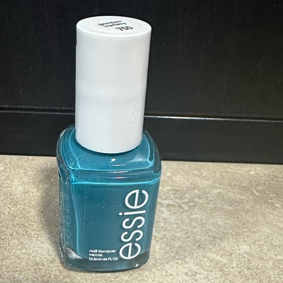 Essie nail - 5 for $25 for items marked with ⭐️ - Picture 1 of 2
